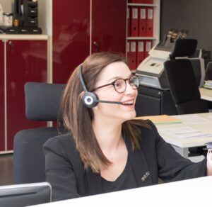 hôtesse PAG sourire clermont-ferrand standard tenue tailleur